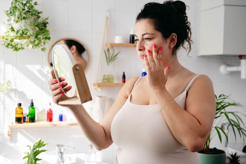 Causas de los ojos hinchados al levantarse: cómo puedes evitarlo
